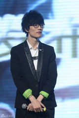 组图：许嵩新专辑发布会 加盟新东家海蝶音乐