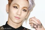 组图：SHINee出席演唱会记者会 舞台妆妖艳帅气