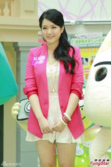 组图：苟芸慧短裙露粗腿 生日郭富城零祝福