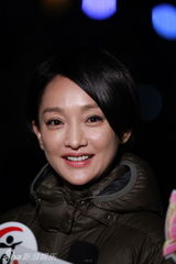 组图：《撒娇》黄晓明周迅幽默调侃“上头条”