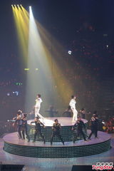 组图：东方神起开唱 劲歌热舞粉丝high不停